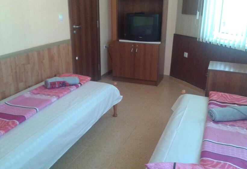 标准三人间共用浴室, Osogovo Rooms