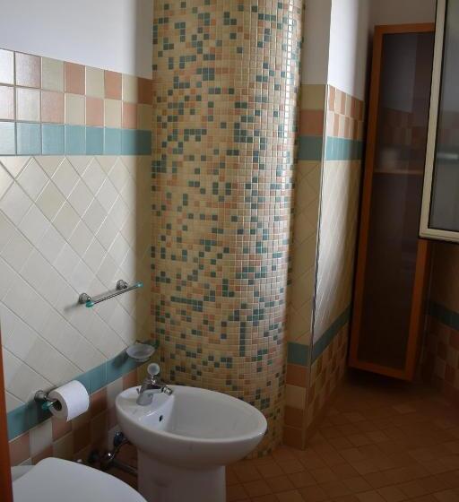 Трехместный Номер Стандарт Вид на Бассейн, Villa Orchidea