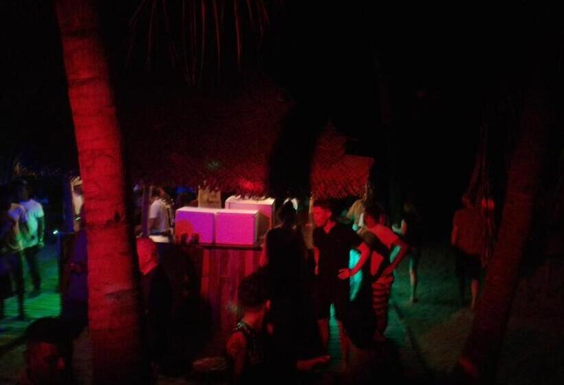 اتاق اکونومی, Shashini Beach Resort