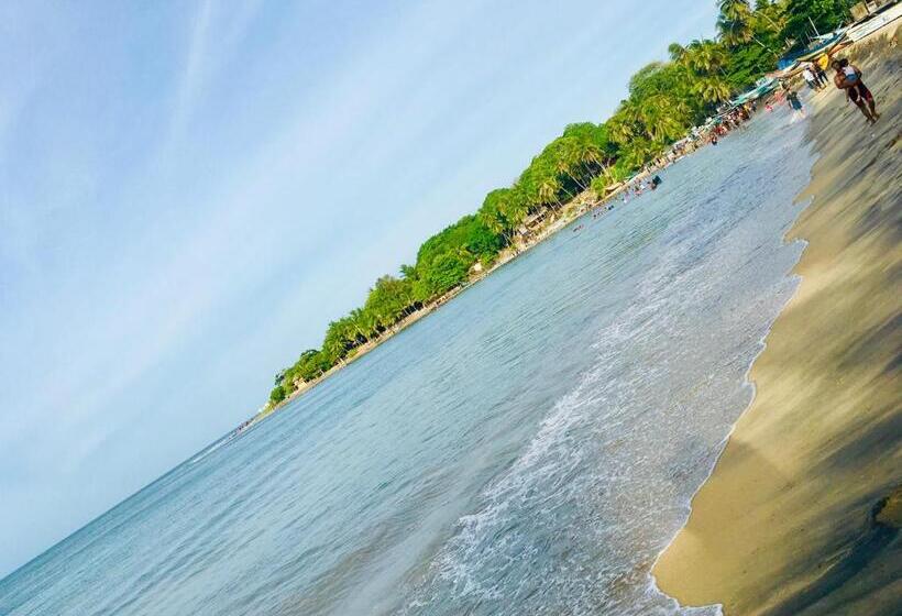 اتاق خانوادگی, Shashini Beach Resort