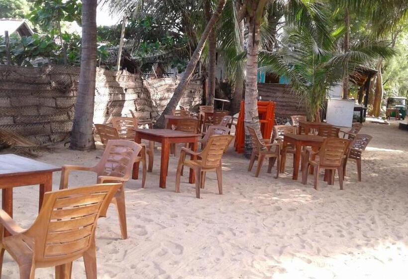 اتاق خانوادگی, Shashini Beach Resort