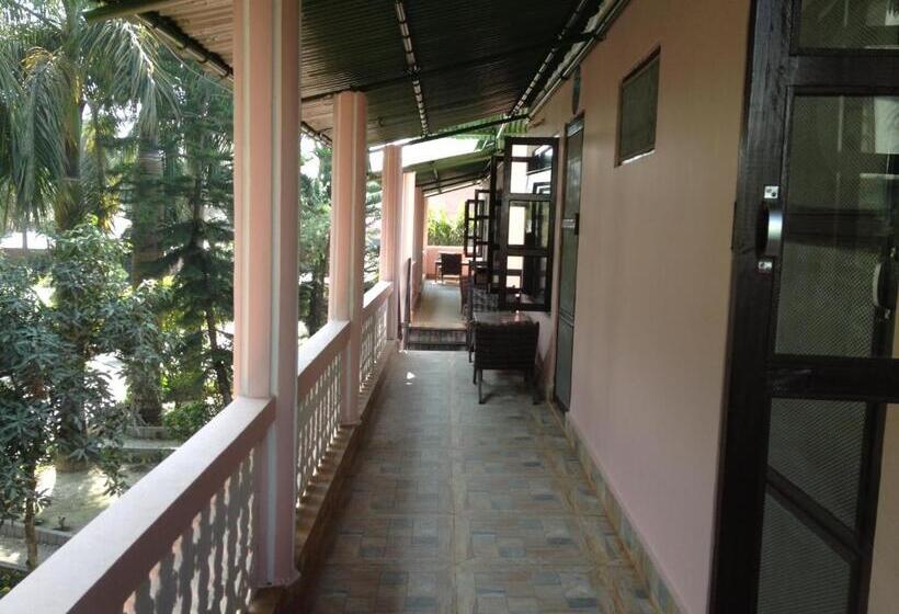 اتاق استاندارد, Sauraha Resort
