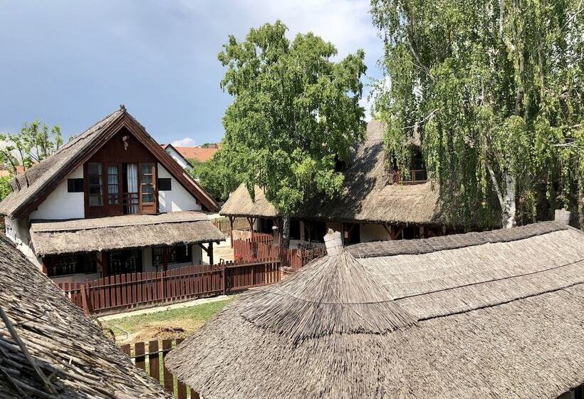 Номер Стандарт Вид на Сад, The Houses Of History  Anno 1830