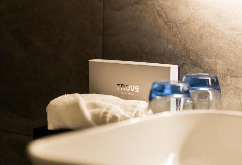 스위트, Trove Johor Bahru