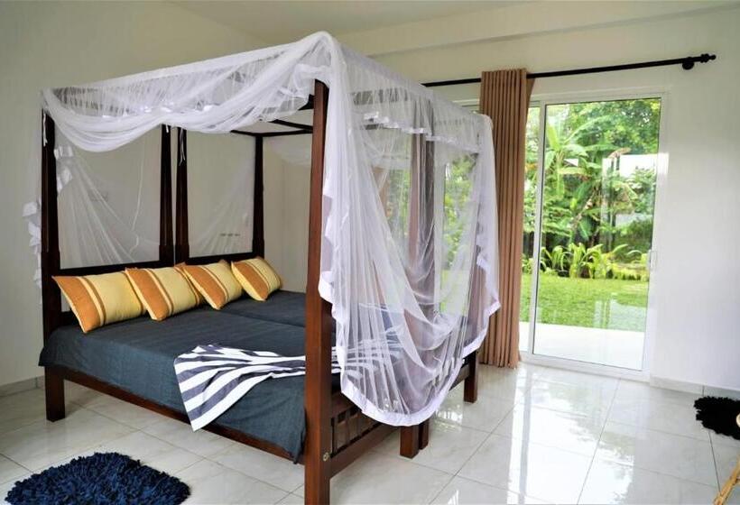 Номер Deluxe с Балконом, Villa Kaya Guest House