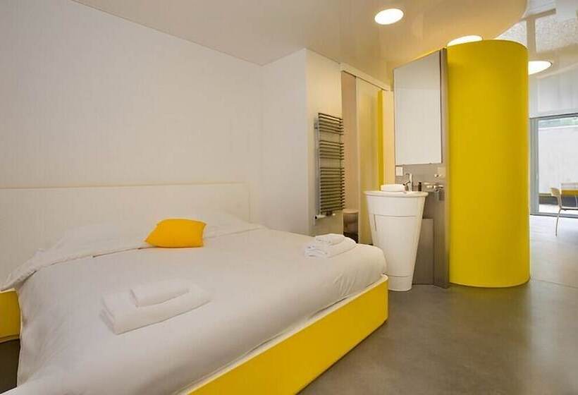 Четырехместный Номер Стандарт, Chromotel Self Check In