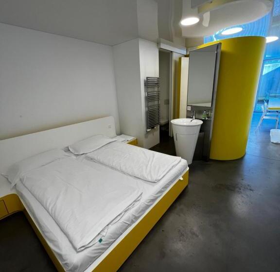 Четырехместный Номер Стандарт, Chromotel Self Check In