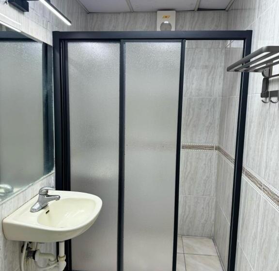 اتاق استاندارد با سرویس بهداشتی مشترک, I Live Motel
