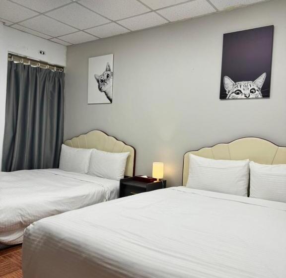 اتاق اکونومی, I Live Motel