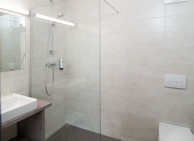 اتاق استاندارد, Motel 267