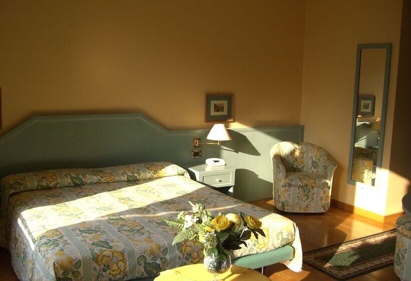 Полулюкс, Albergo Maggio
