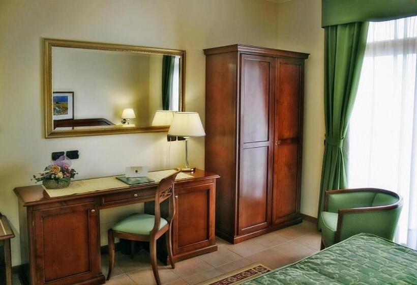 اتاق لوکس, Villa Peretti