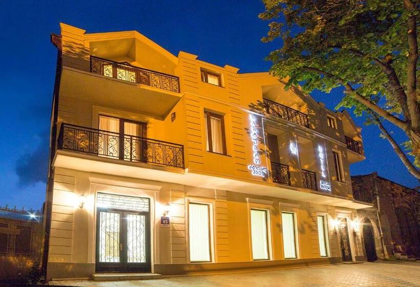 חדר סטנדרט קוודרופל עם נוף לבריכה, Royal House