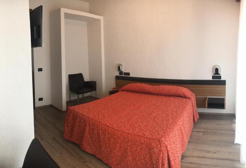 Четырехместный Номер Стандарт, Albergo Valle D Oro