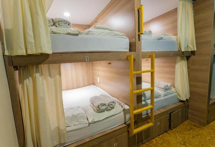 공동 객실, Hostel The Pod 33