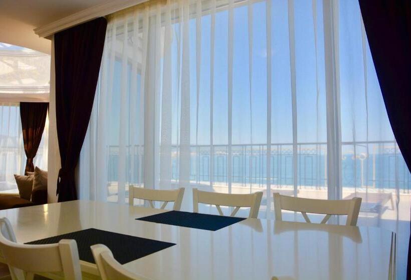 شقة غرفتين, Golden Rainbow Beach
