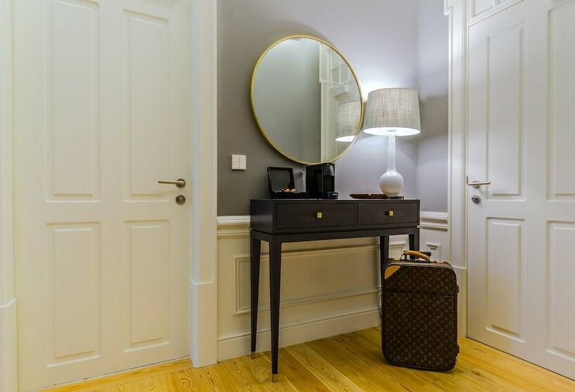 Quarto Familiar Comunicado, Da Baixa
