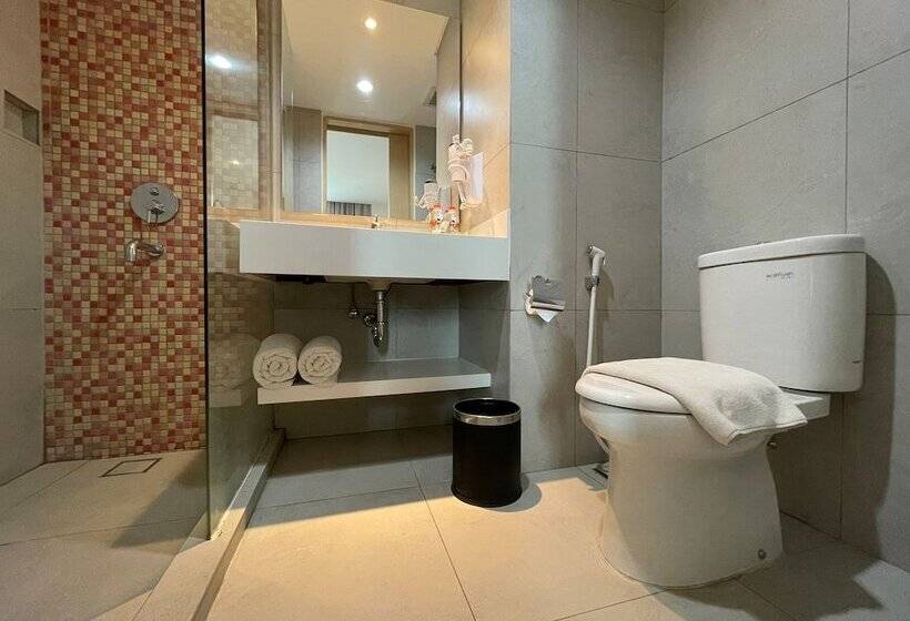 اتاق لوکس سه تخته, Palm Park Hotel Surabaya