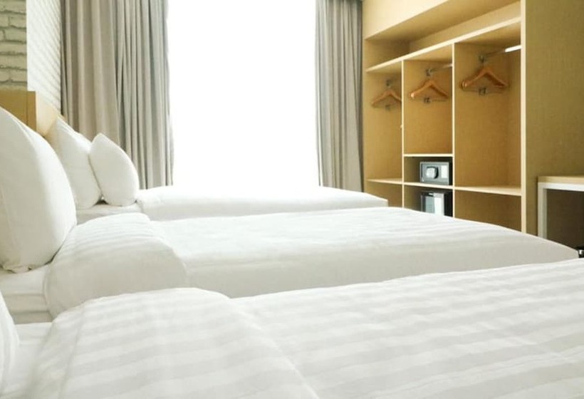 اتاق لوکس سه تخته, Palm Park Hotel Surabaya