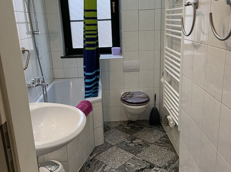 Apartamento 1 Dormitório com Sacada, Appartements Rehn