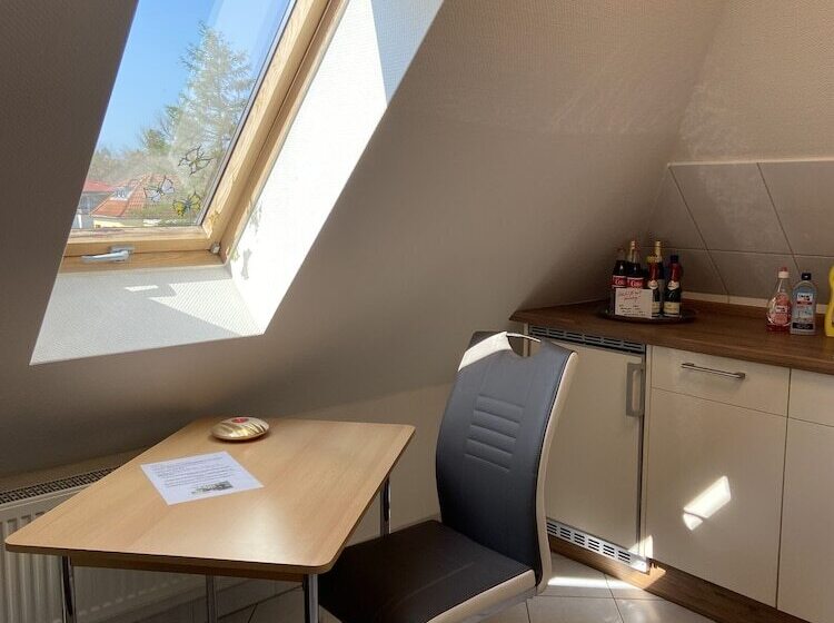 Escritório Estándar, Appartements Rehn