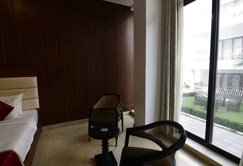 اتاق سوپریور با تخت بزرگ, Park Regis Goa