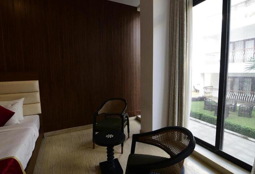 اتاق سوپریور با تخت بزرگ, Park Regis Goa