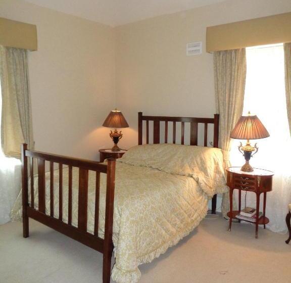 Номер Стандарт, Moate Lodge