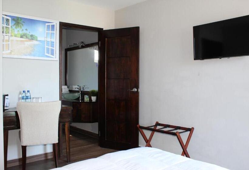 غرفة قياسية مطلّة علي حمام السباحة, Barefoot Caye Caulker