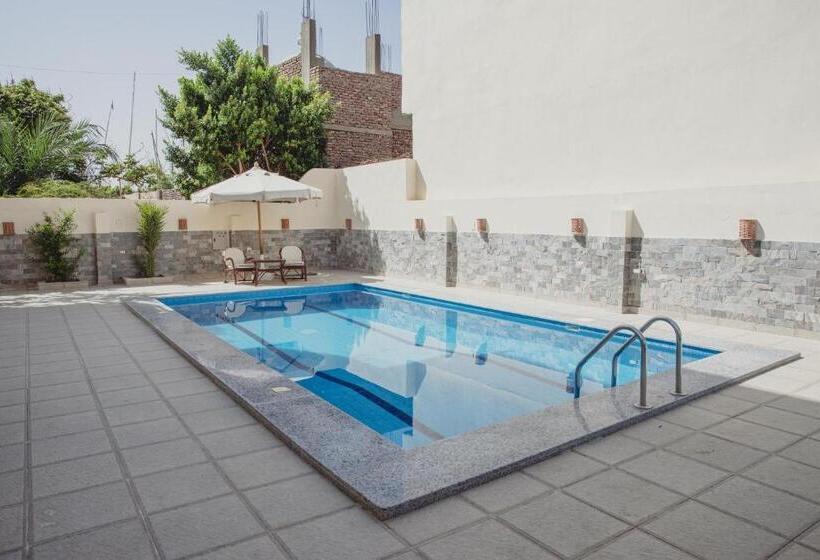 اتاق استاندارد سه تخته با بالکن, Senmut Luxory Rooms