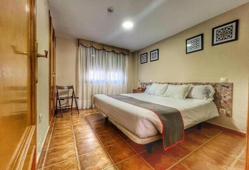 إستديو عائلى, Hostal La Colmena