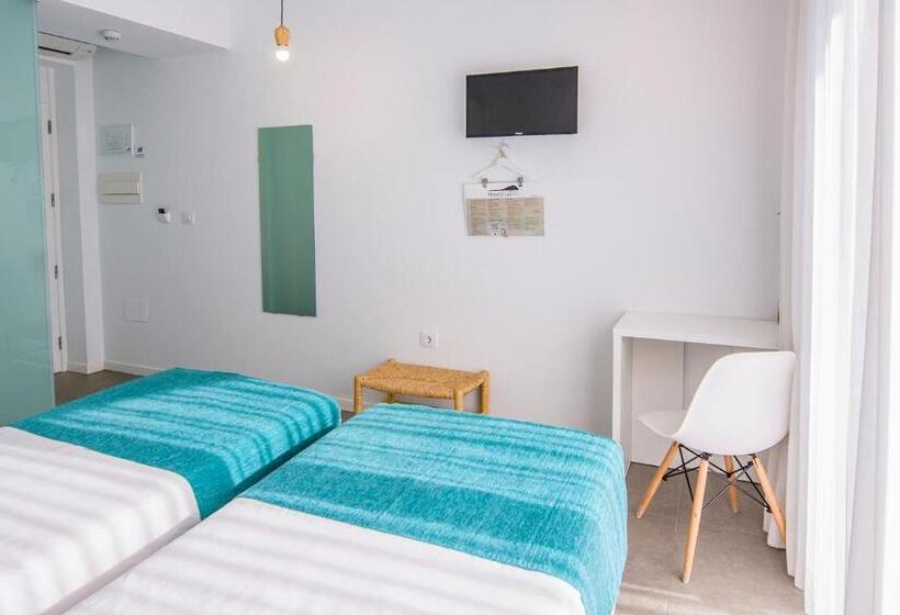 غرفة قياسية مزوَّدة بشُرفة, Hostal La Isla