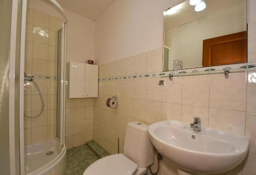 اتاق استاندارد سه نفره, Villa Victoria Penzion