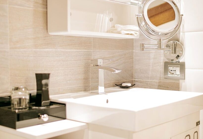 سوئیت پرزیدنت, Oak Plaza Suites