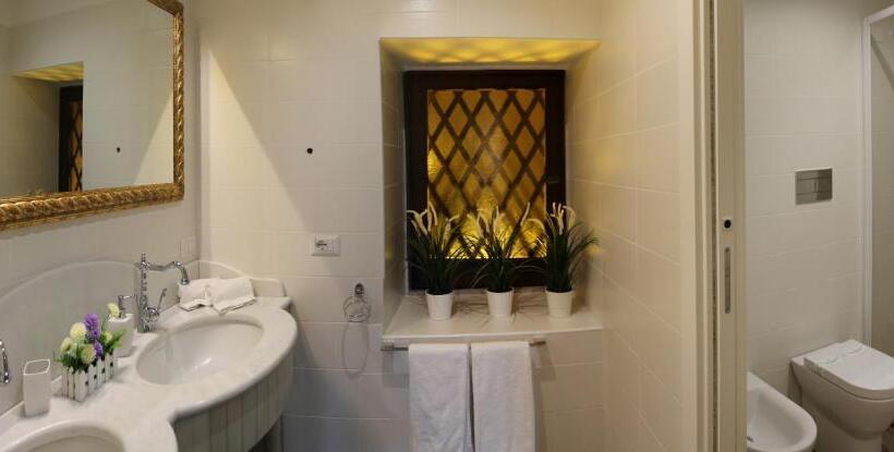 غرفة قياسية رباعية مزودة بشُرفة, Le Suites Del Duomo House