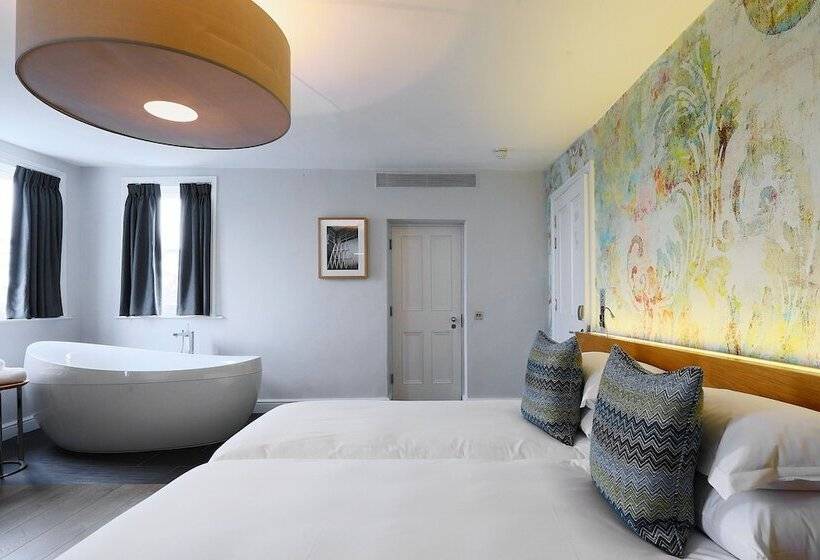 Полулюкс, Malmaison Cheltenham