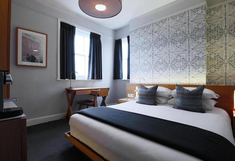 Номер Стандарт, Malmaison Cheltenham