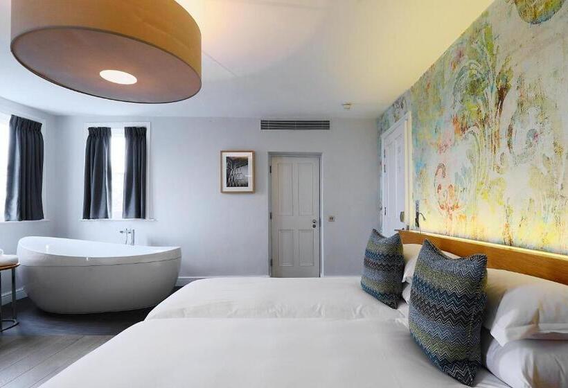 Полулюкс, Malmaison Cheltenham