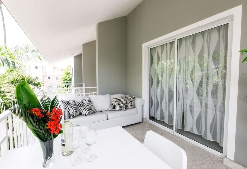 Люкс Повышенной Комфортности, Tropicana Suites Deluxe Beach Club & Pool