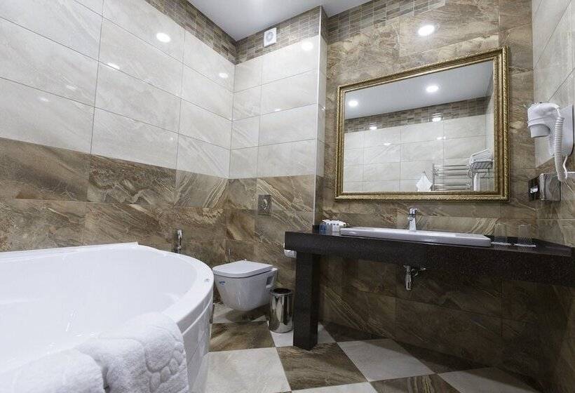 سوییت, Sky Lux Hotel & Spa