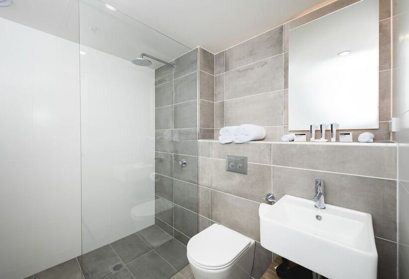 Номер Стандарт, Abode Kingston