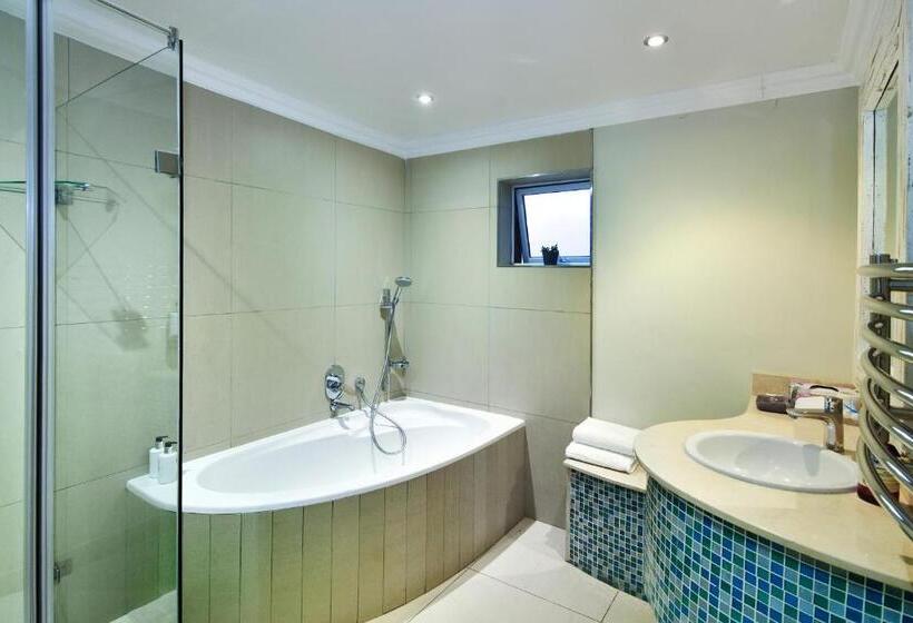 스위트, Sandown Guest House