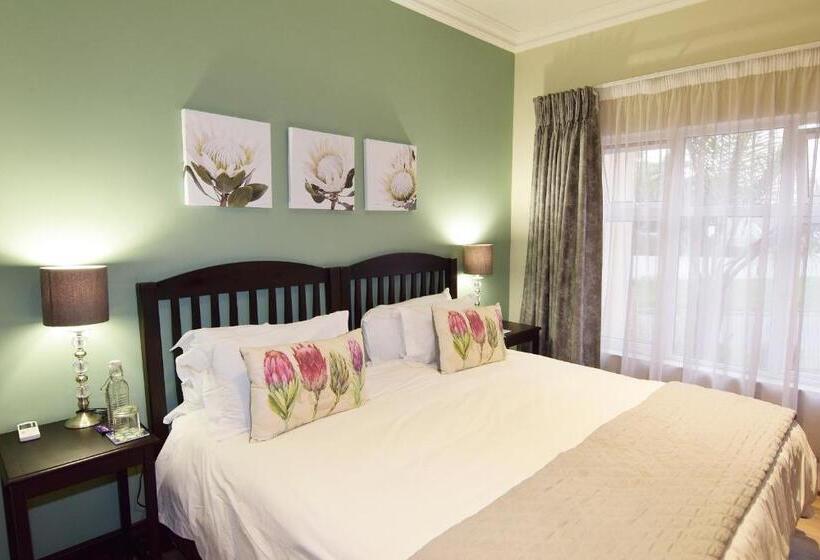 Люкс, Sandown Guest House