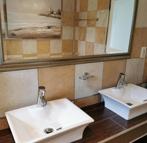 Номер Стандарт, The Hamptons Guest House