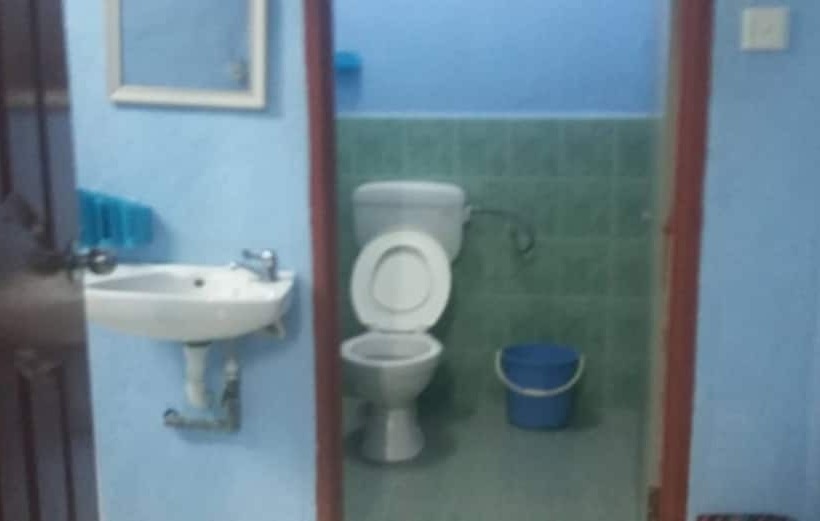 חדר משפחתי, Mawanza Motel
