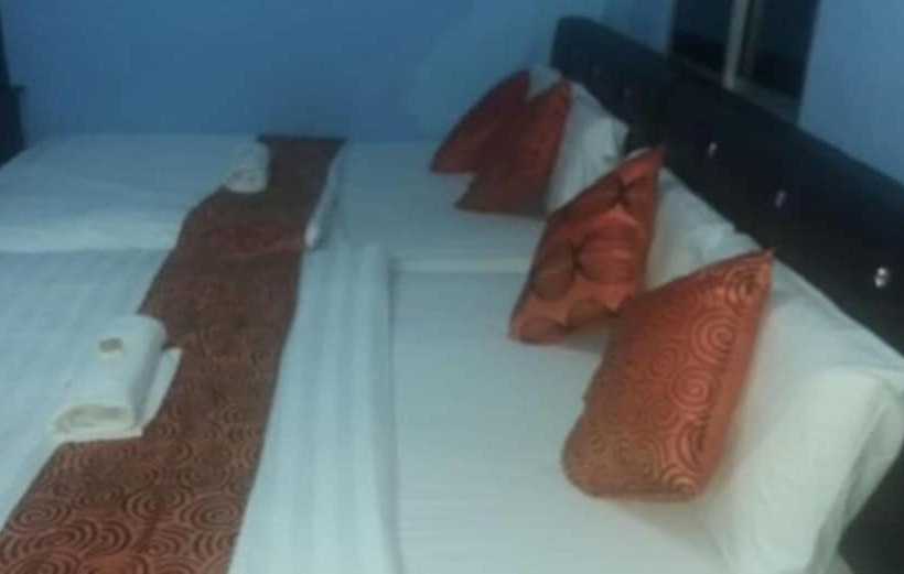 חדר משפחתי, Mawanza Motel