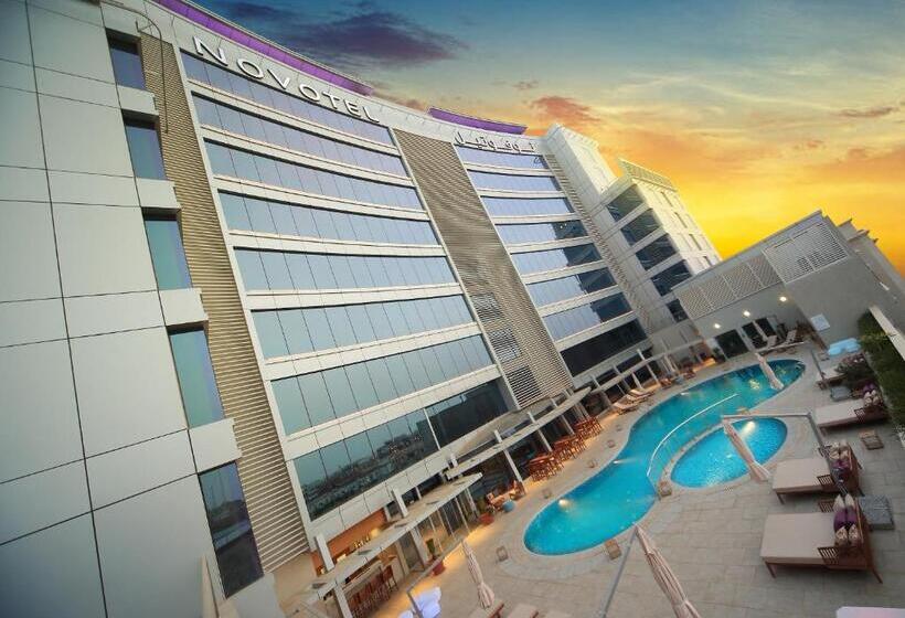 اتاق سوپریور با چشم‌انداز استخر, Novotel Jazan