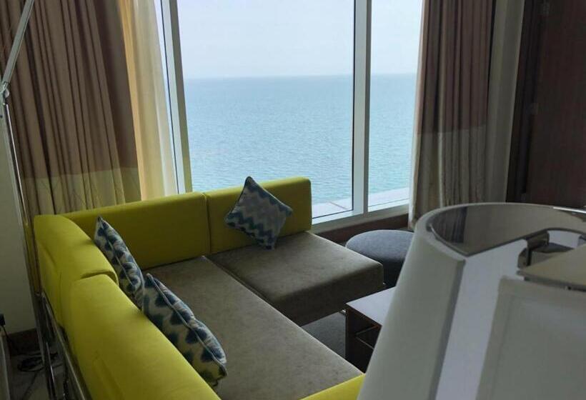 جناح سوبيريور مطل على المسبح, Novotel Jazan