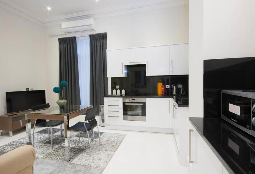 Студия Стандарт, Queensgate Court
