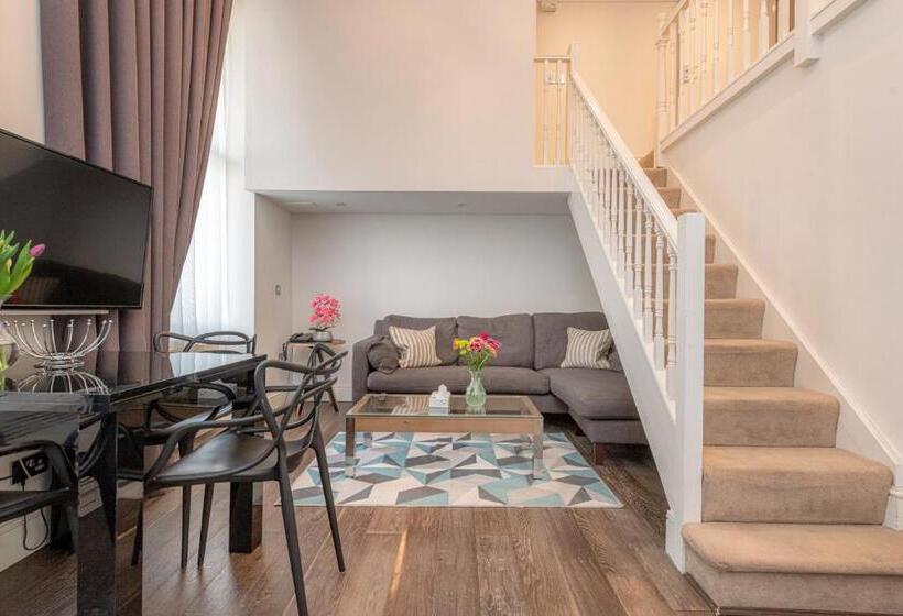 Студия Superior, Queensgate Court